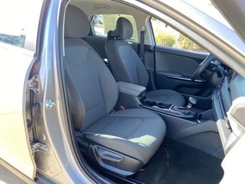 Used 2025 Kia K4 FWD image 20