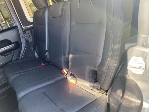 Used 2019 Jeep Wrangler Unlimited Sport S image 12