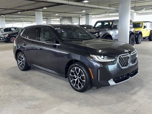 Used 2025 BMW X3 xDrive30i w/ Premium Package image 1