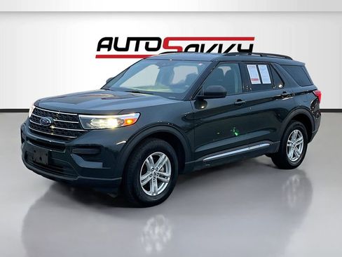Used 2022 Ford Explorer XLT AWD/4WD image 3