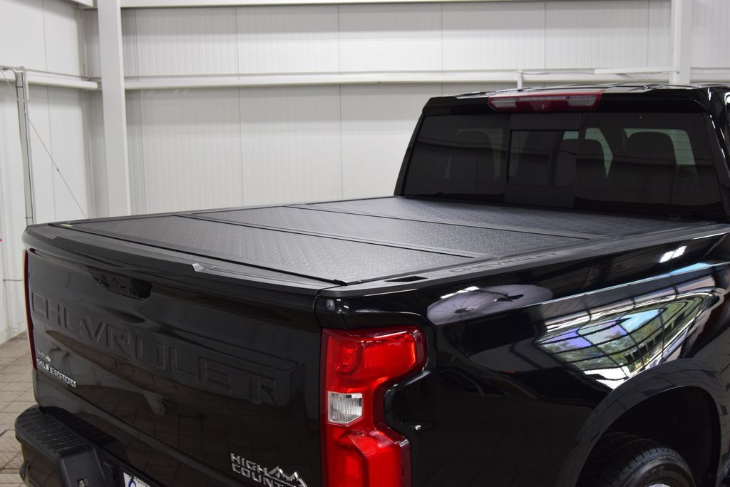 Used 2023 Chevrolet Silverado 1500 High Country w/ High Country Premium Package AWD/4WD image 27