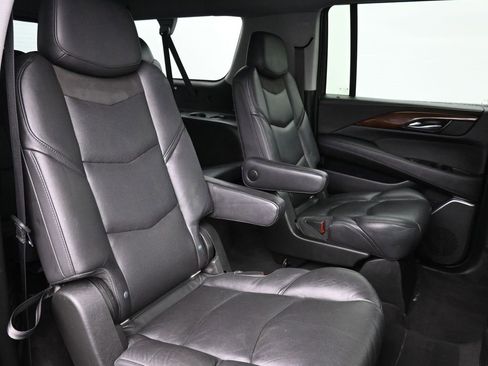 Used 2020 Cadillac Escalade ESV Premium Luxury image 25