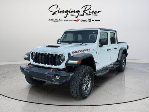 Used 2024 Jeep Gladiator Mojave w/ Technology Group AWD/4WD image 3