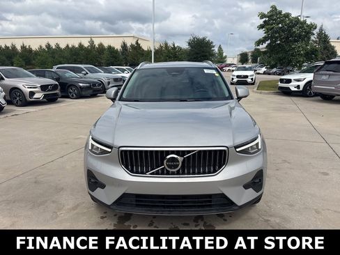 Certified 2025 Volvo XC40 B5 Plus AWD/4WD image 2