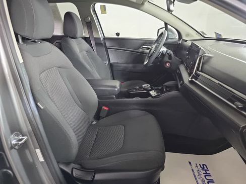 Used 2023 Kia Sportage LX image 8