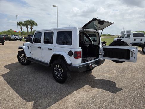 New 2026 Jeep Wrangler Unlimited Sahara AWD/4WD image 25