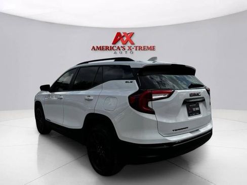 Used 2022 GMC Terrain SLE w/ Driver Convenience Package FWD image 4