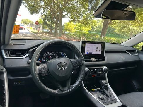 Used 2025 Toyota RAV4 XLE AWD/4WD image 13