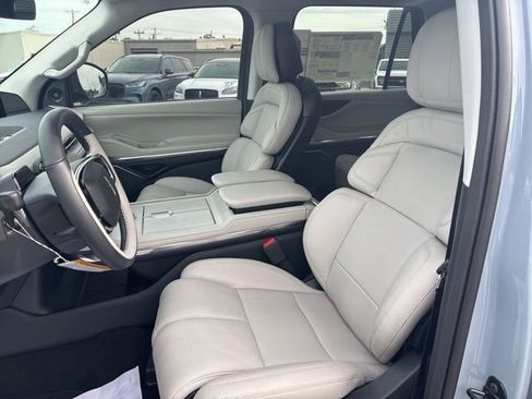 New 2026 Lincoln Navigator Reserve AWD/4WD image 18