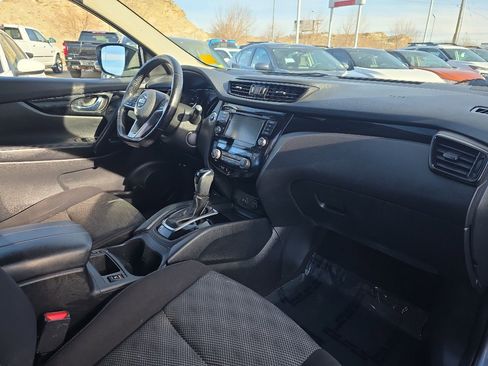 Used 2021 Nissan Rogue Sport SV image 17