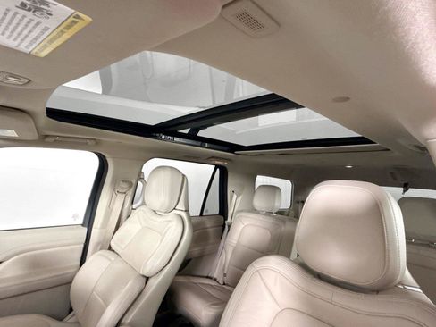 Used 2021 Lincoln Navigator Reserve w/ Luxury Package AWD/4WD image 6