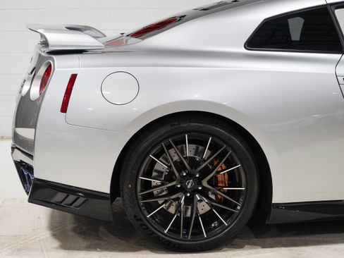 Used 2020 Nissan GT-R Premium AWD/4WD image 23