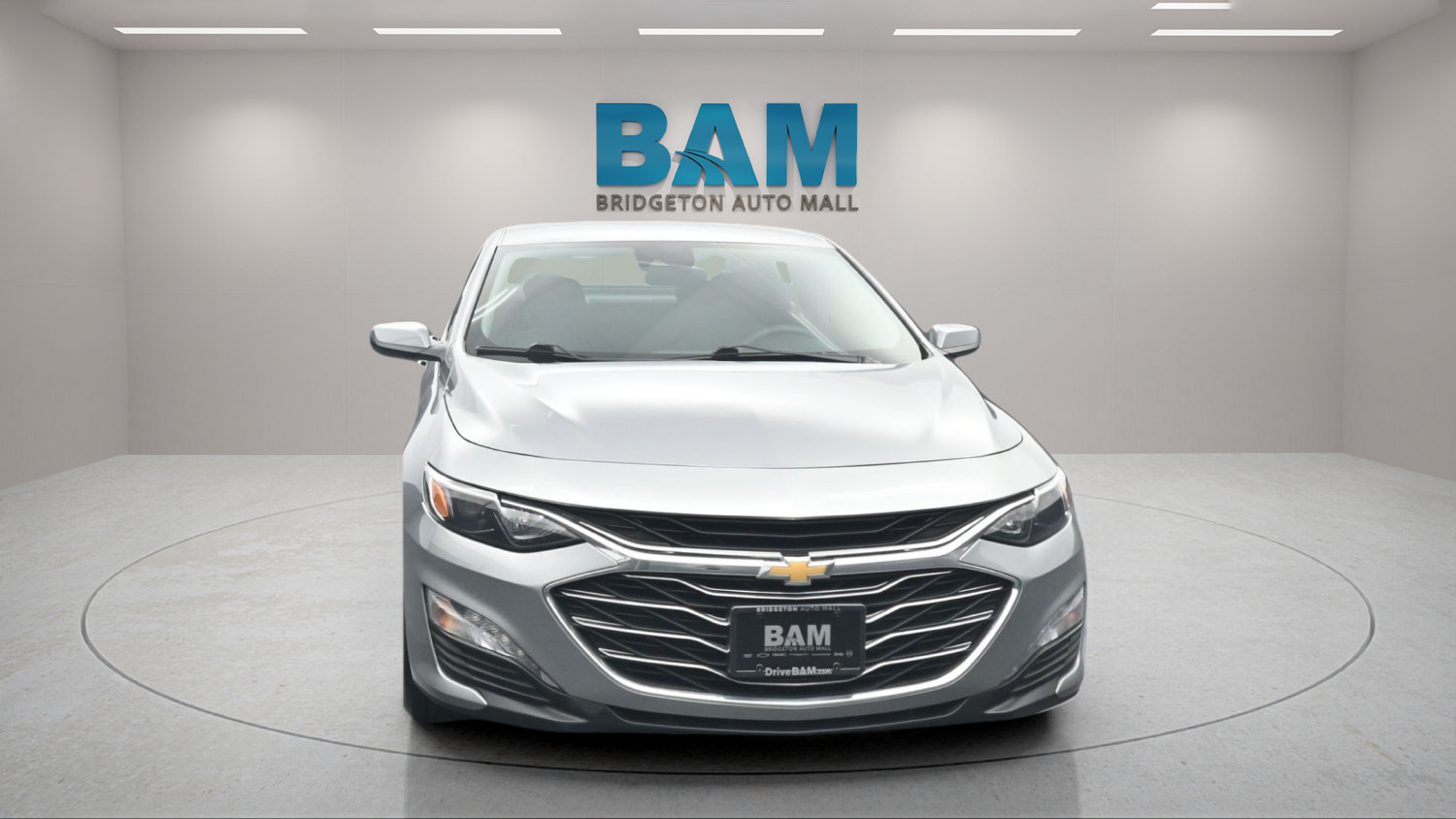 Used 2025 Chevrolet Malibu LT FWD image 2