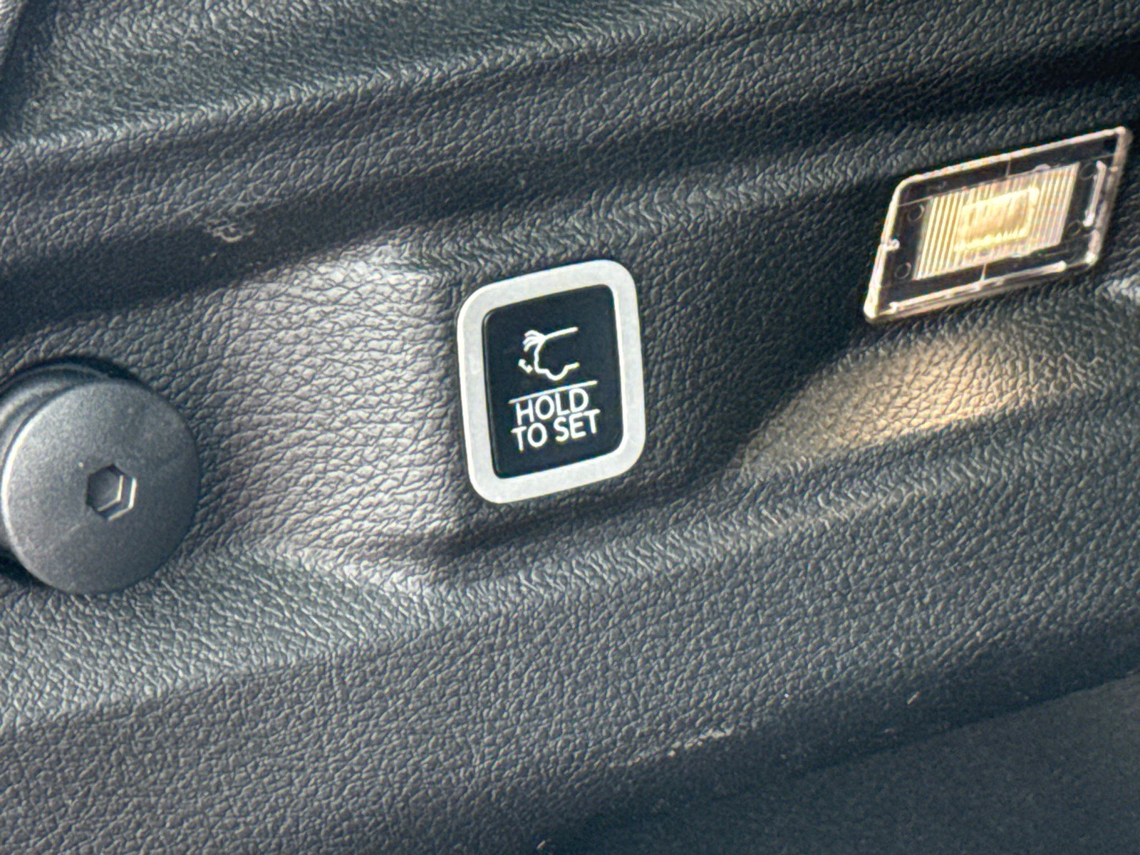 Used 2024 Jeep Grand Cherokee L Limited RWD image 19