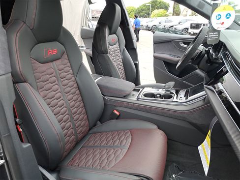 New 2025 Audi RS Q8 performance image 10