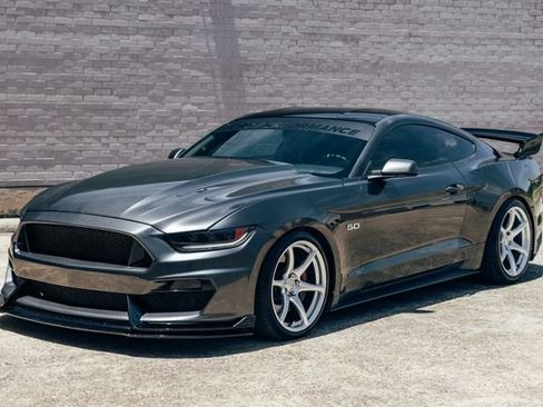 Used 2017 Ford Mustang GT Premium w/ GT Performance Package RWD image 44