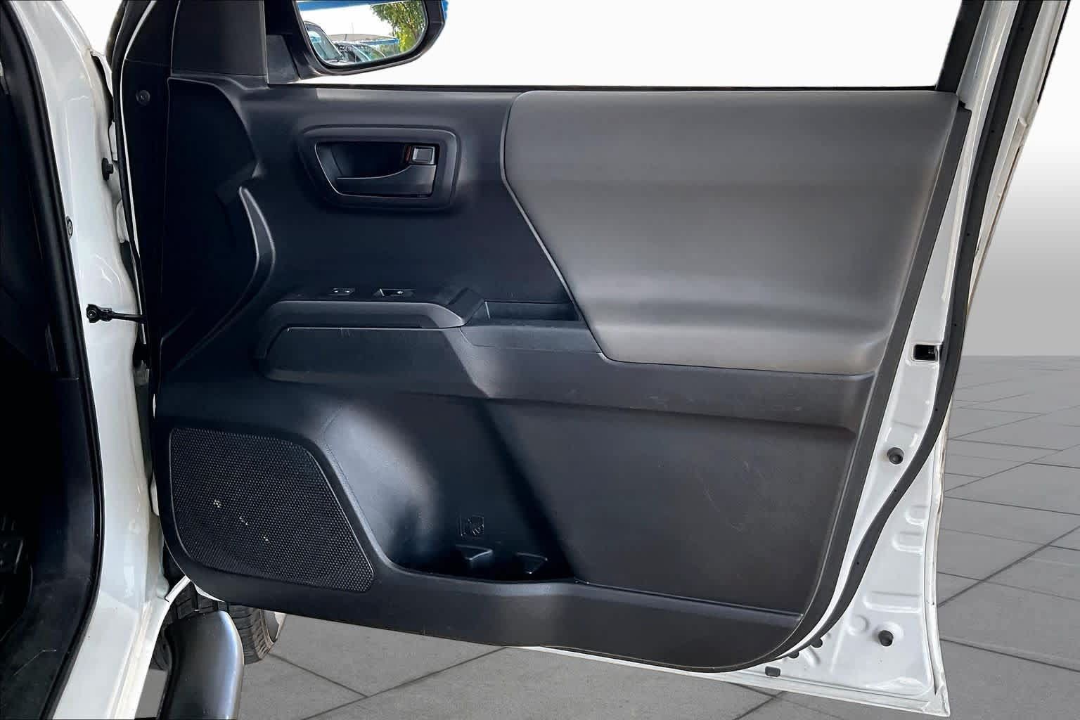 Used 2018 Toyota Tacoma SR w/ SR Convenience Package RWD image 21