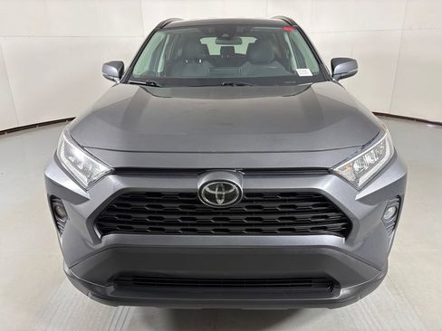 Used 2020 Toyota RAV4 XLE AWD/4WD image 3
