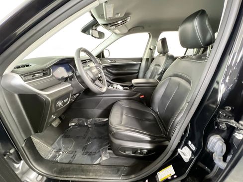 Used 2023 Jeep Grand Cherokee Limited image 21