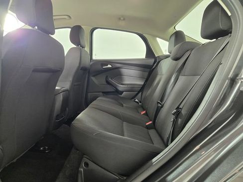 Used 2018 Ford Focus SE FWD image 14