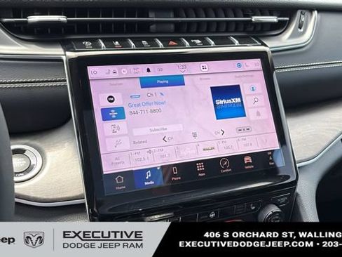 Used 2023 Jeep Grand Cherokee L Limited AWD/4WD image 16