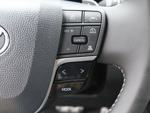 Used 2026 Toyota Camry SE AWD/4WD image 17