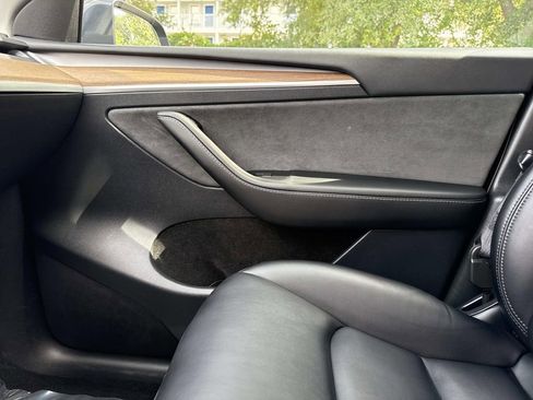 Used 2024 Tesla Model Y Long Range AWD/4WD image 30