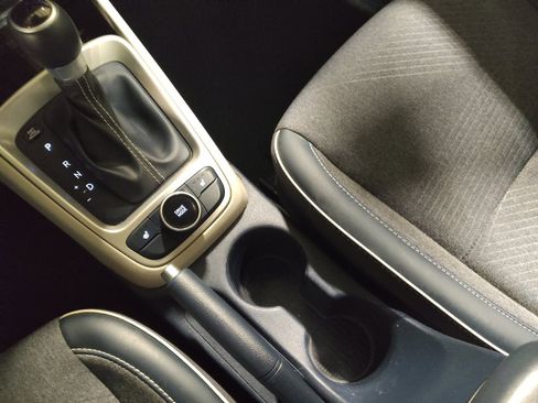 Used 2025 Hyundai Venue Limited image 26