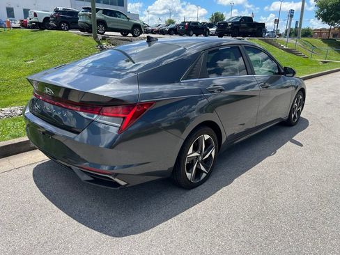 Used 2021 Hyundai Elantra SEL w/ Convenience + Premium Package FWD image 3
