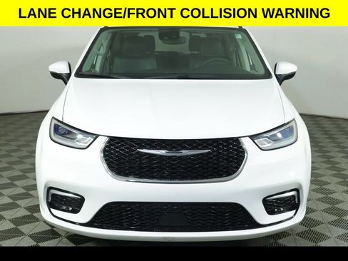 Used 2023 Chrysler Pacifica Touring-L FWD image 9