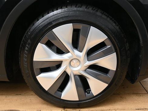 Used 2023 Tesla Model Y Long Range AWD/4WD image 42