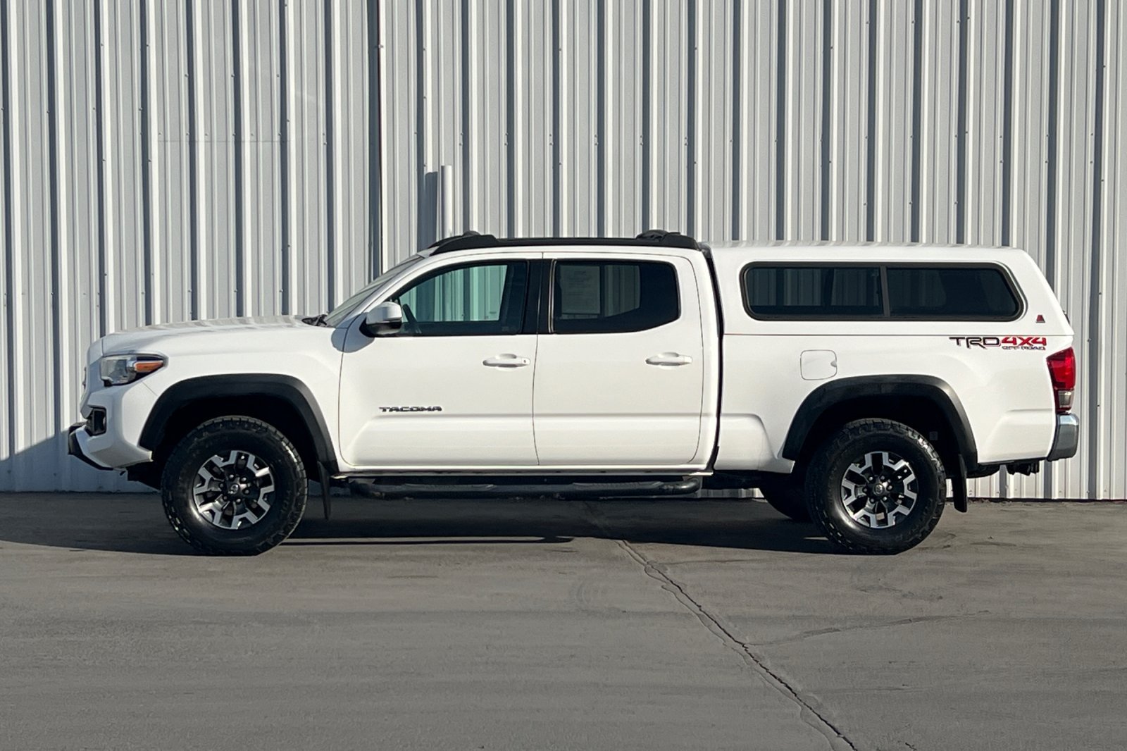 Used 2017 Toyota Tacoma TRD Off-Road w/ Tow Package AWD/4WD image 10