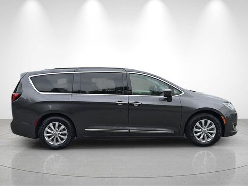 Used 2018 Chrysler Pacifica Touring-L Plus FWD image 6