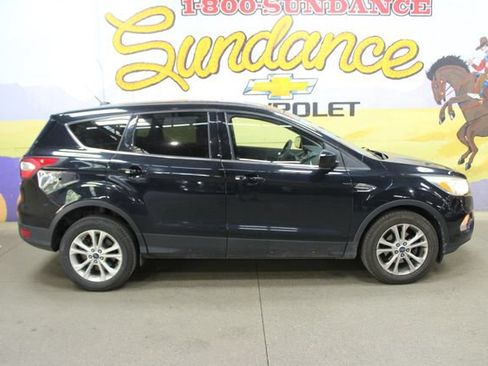 Used 2017 Ford Escape SE FWD image 1