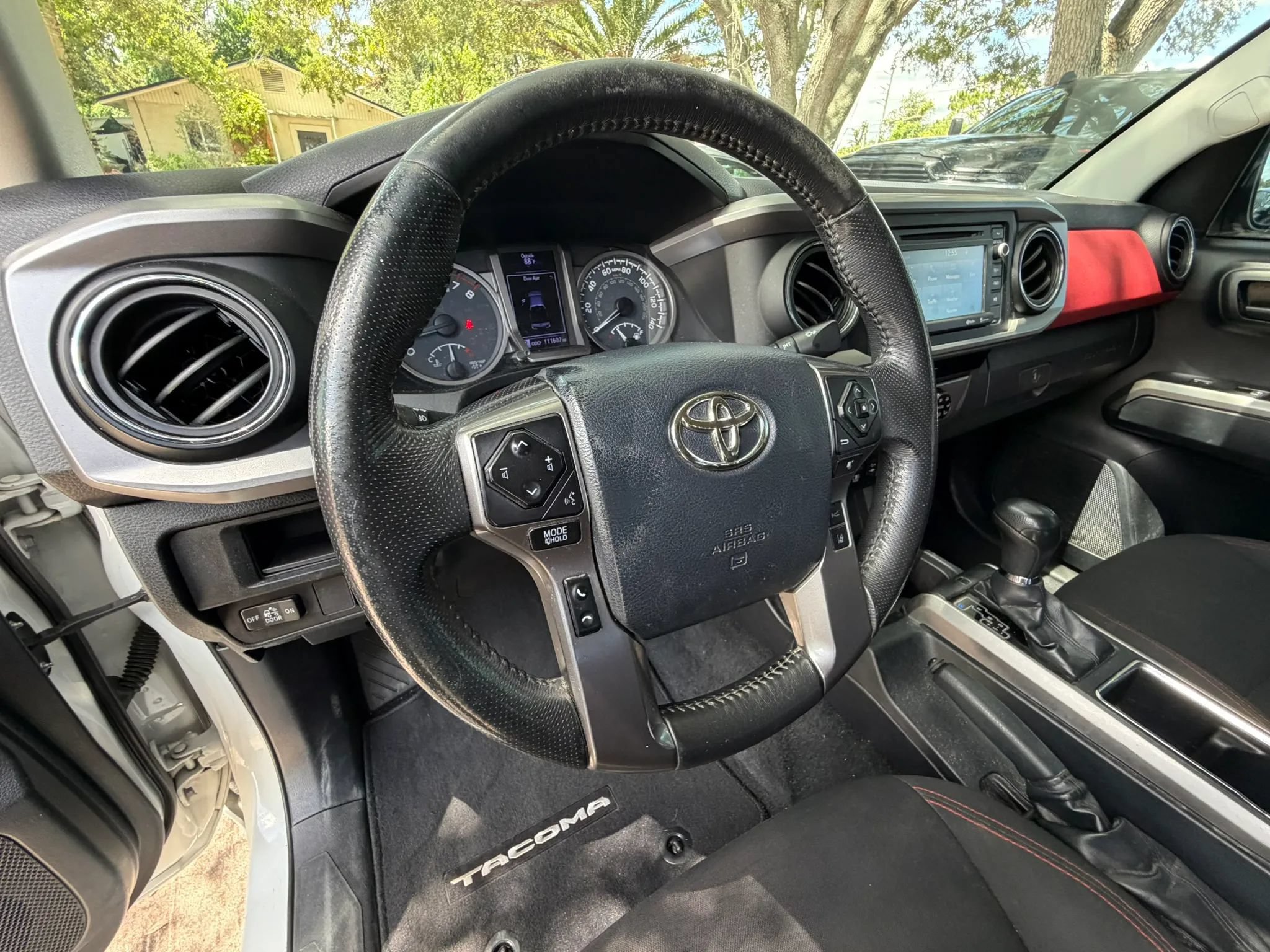 Used 2018 Toyota Tacoma SR5 AWD/4WD image 10