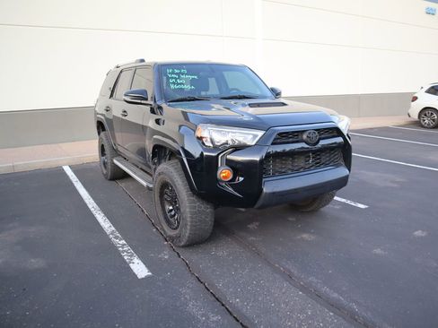 Used 2018 Toyota 4Runner TRD Off-Road image 3