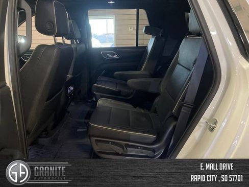 Used 2023 GMC Yukon SLT w/ SLT Luxury Package AWD/4WD image 29