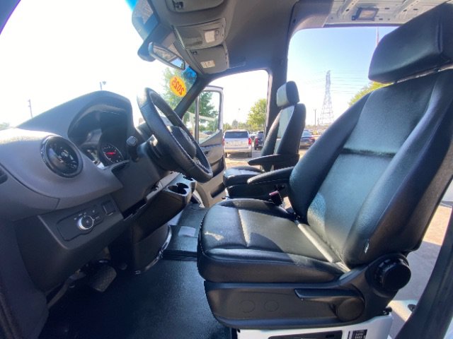 Used 2025 Mercedes-Benz Sprinter 2500 image 19