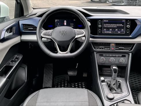 Certified 2022 Volkswagen Taos SE image 6