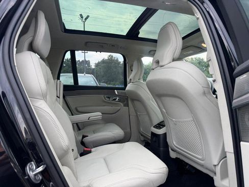 Used 2025 Volvo XC90 T8 Ultra AWD/4WD image 11