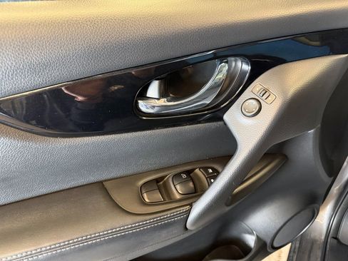 Used 2017 Nissan Rogue Sport SV image 18