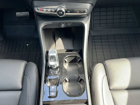 New 2026 Volvo XC40 B5 Plus w/ Climate Package AWD/4WD image 16