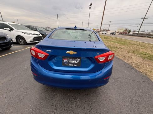 Used 2017 Chevrolet Cruze LT w/ Convenience Package image 4