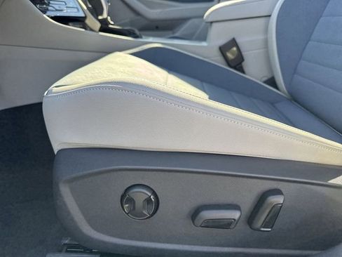 New 2026 Volkswagen Jetta SE FWD image 12