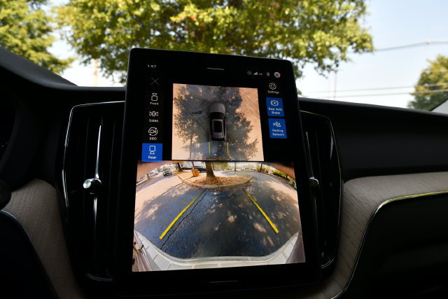 Certified 2026 Volvo XC60 B5 Plus AWD/4WD image 15