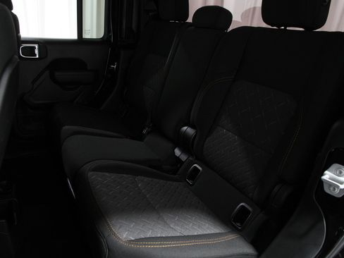 Used 2025 Jeep Gladiator Mojave w/ Convenience Group image 19