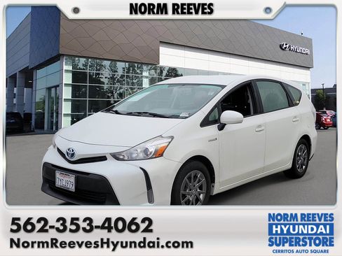 Used 2017 Toyota Prius V image 1