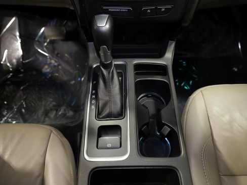 Used 2017 Ford Escape Titanium FWD image 28