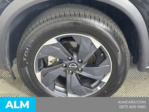 Used 2025 Nissan Rogue SV image 15