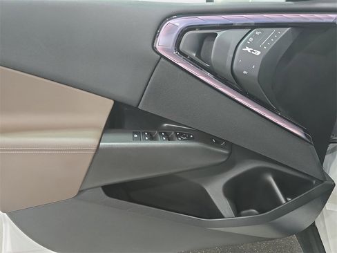 Certified 2025 BMW X3 xDrive30i w/ Convenience Package image 23